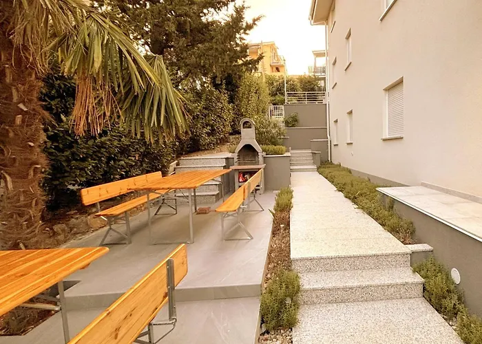 شقة Moderne In Mit Schoener Terrasse By Interhome *