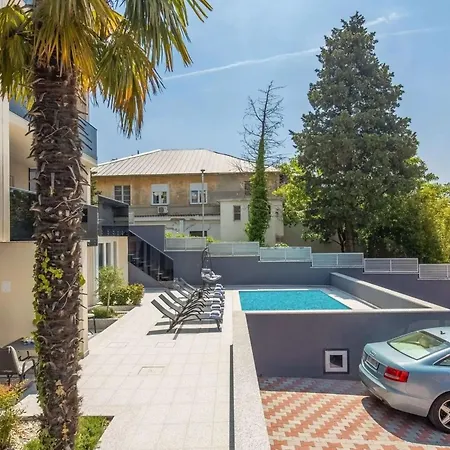 Moderne In Mit Schoener Terrasse By Interhome * קריקווניצה