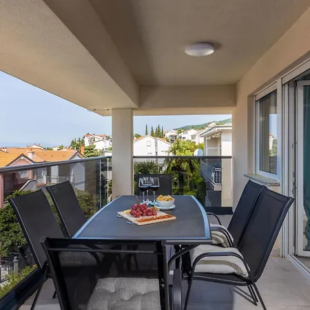 Moderne In Mit Schoener Terrasse By Interhome * קריקווניצה