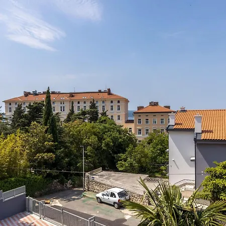 Moderne In Mit Schoener Terrasse By Interhome דירה *