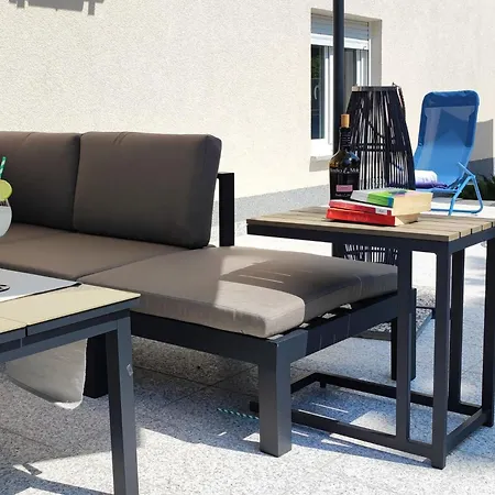 Moderne In Mit Schoener Terrasse By Interhome *