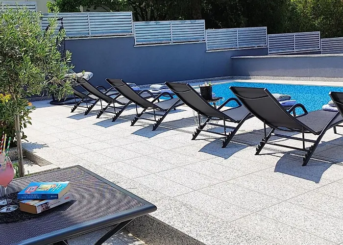 شقة Moderne In Crikvenica Mit Schoener Terrasse By Interhome تْسْغيكفانِتْسا
